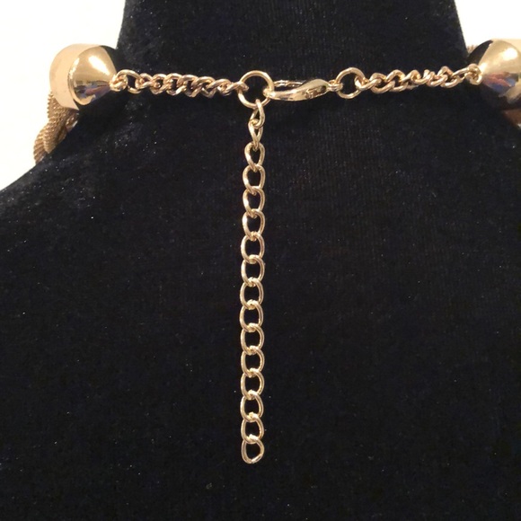 Braided mesh gold statement necklace - Picture 2 of 5